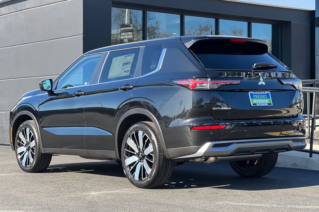 New 2026 Mitsubishi Outlander SE image 7