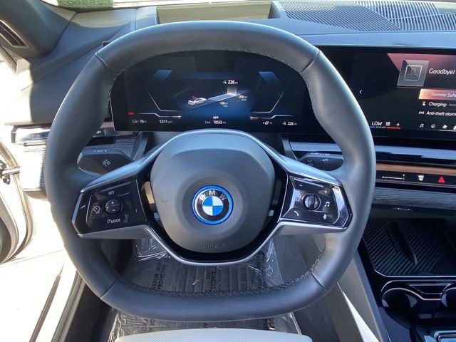 Certified 2025 BMW i5 eDrive40i w/ Premium Package image 24