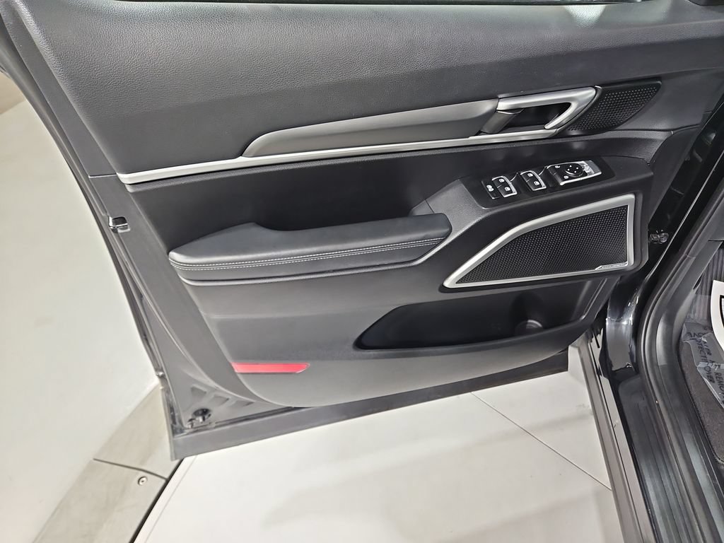 Used 2020 Kia Telluride LX FWD image 11