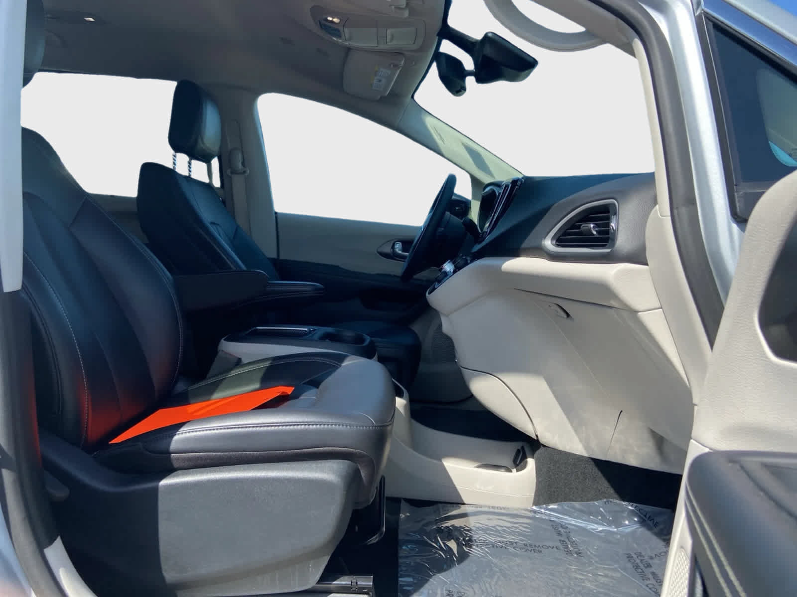 Used 2024 Chrysler Pacifica Touring-L FWD image 16