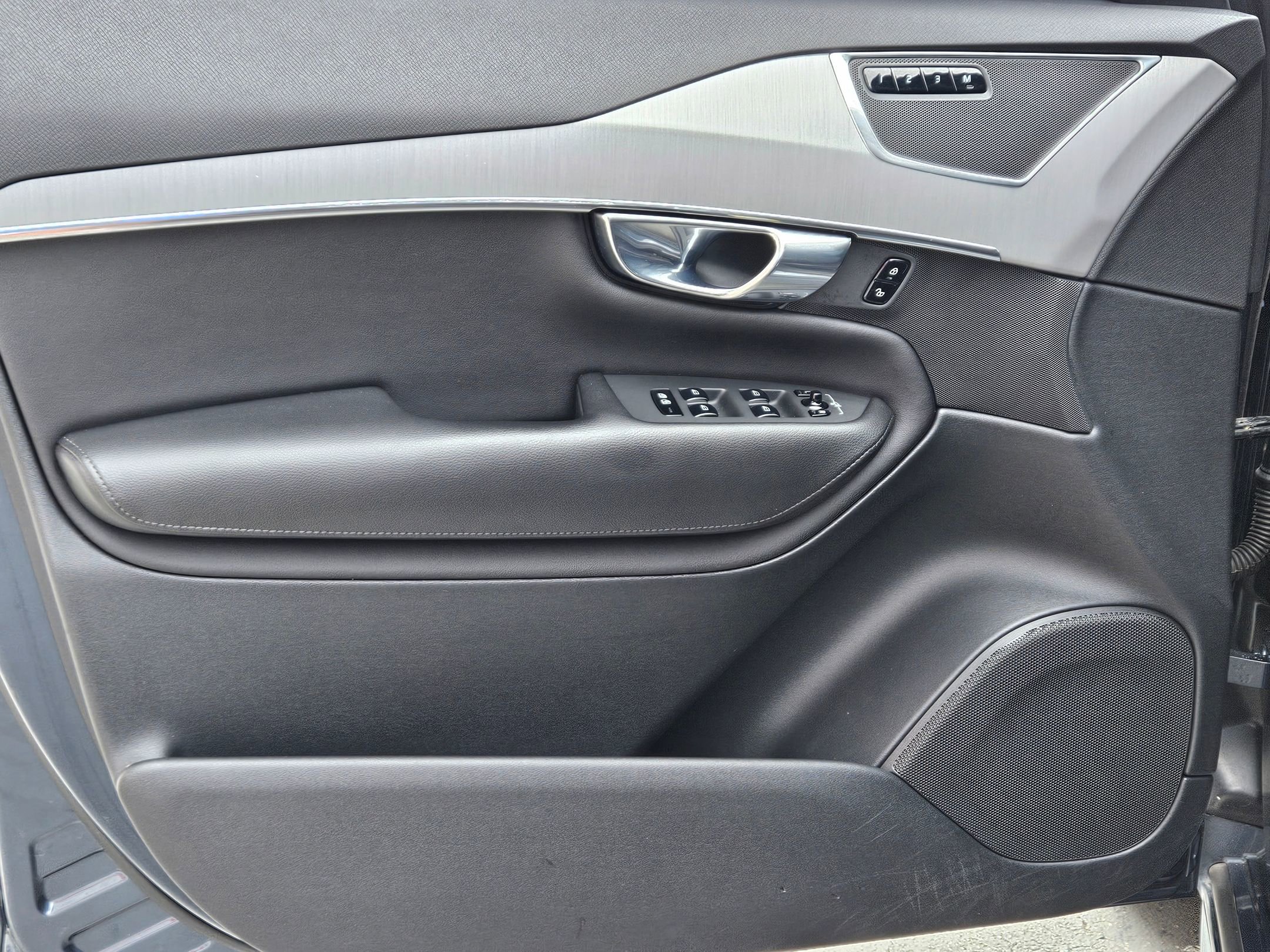 Used 2021 Volvo XC90 T5 Momentum w/ Climate Package image 17