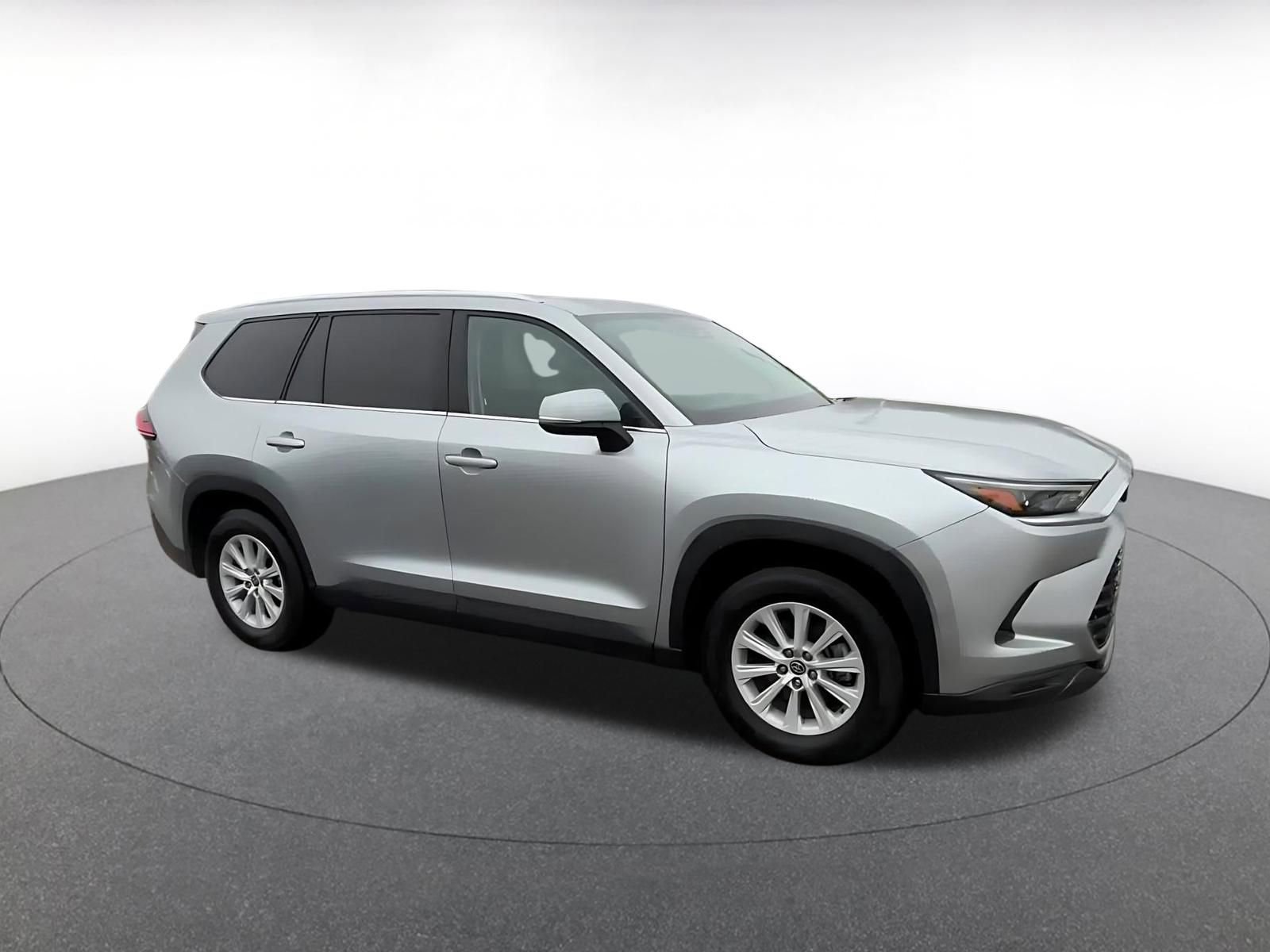 Used 2024 Toyota Grand Highlander XLE image 2