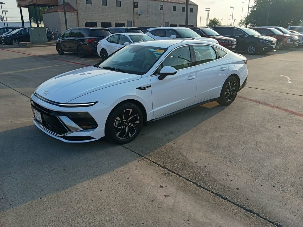 Used 2025 Hyundai Sonata SEL FWD image 1