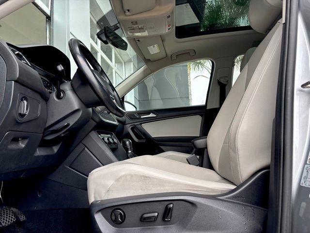 Used 2019 Volkswagen Tiguan SEL FWD image 17