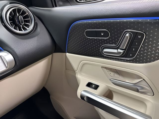 Used 2025 Mercedes-Benz GLB 250 4MATIC image 31