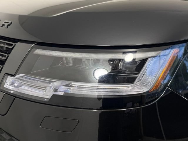 Used 2025 Land Rover Range Rover SE AWD/4WD image 13