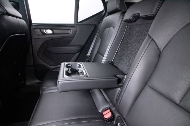 Certified 2025 Volvo XC40 B5 Core w/ Climate Package AWD/4WD image 30