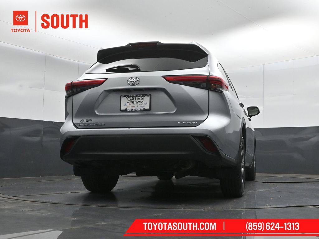 Used 2023 Toyota Highlander XLE AWD/4WD image 40