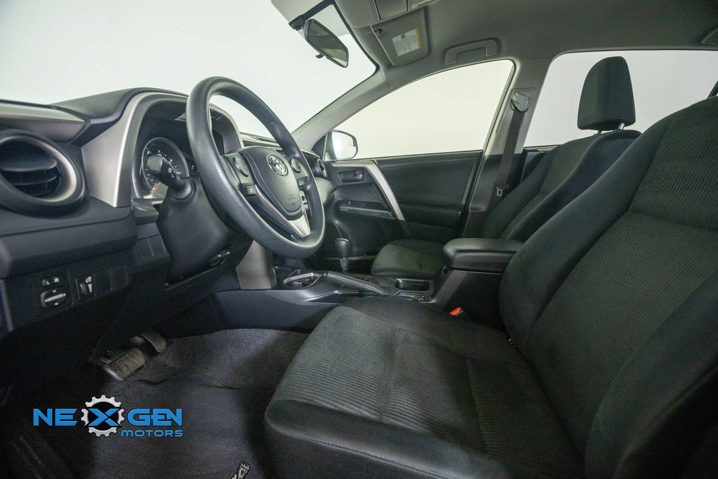 Used 2016 Toyota RAV4 LE FWD image 11