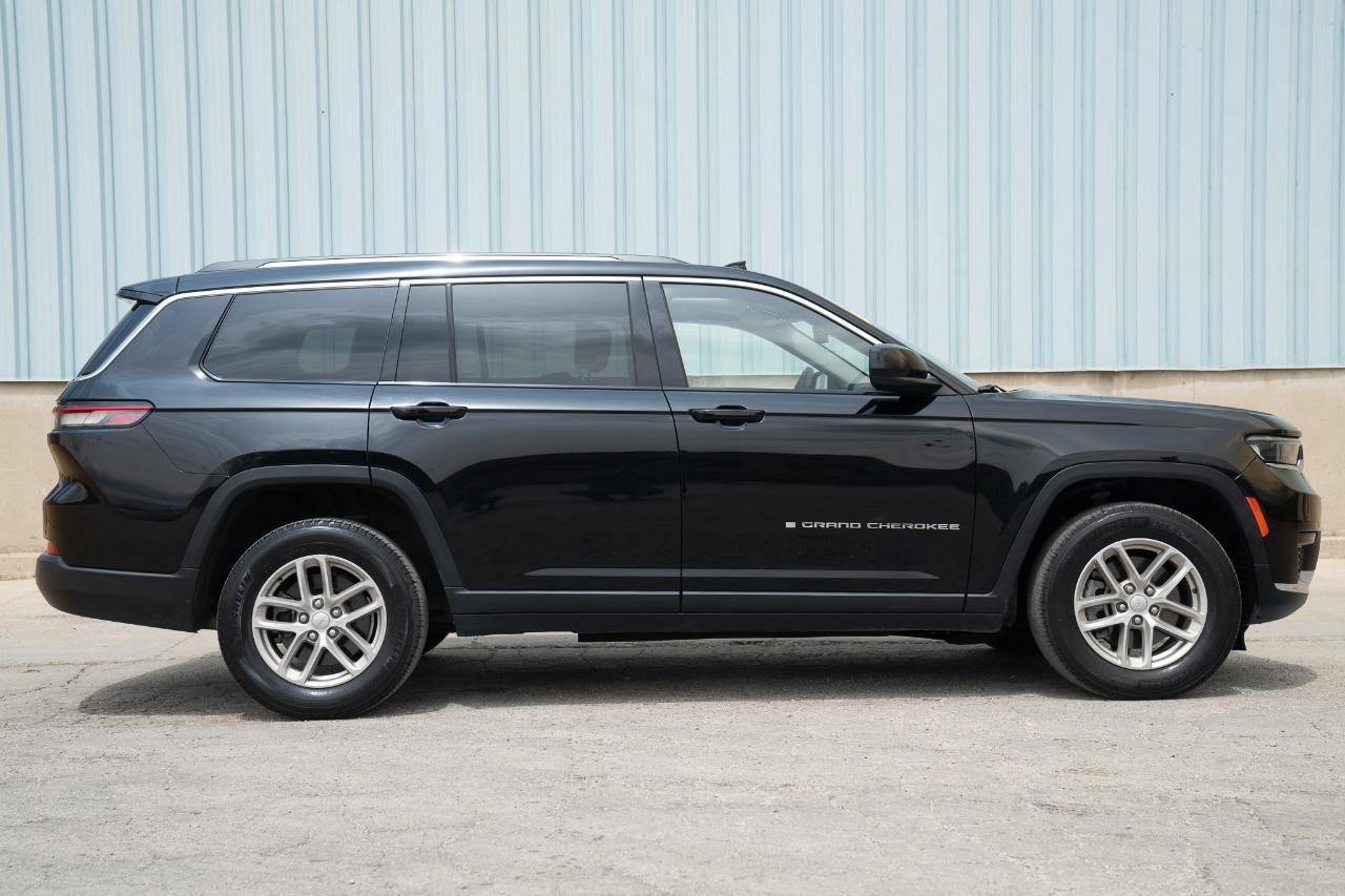 Used 2021 Jeep Grand Cherokee L Laredo w/ Luxury Tech Group I AWD/4WD image 10
