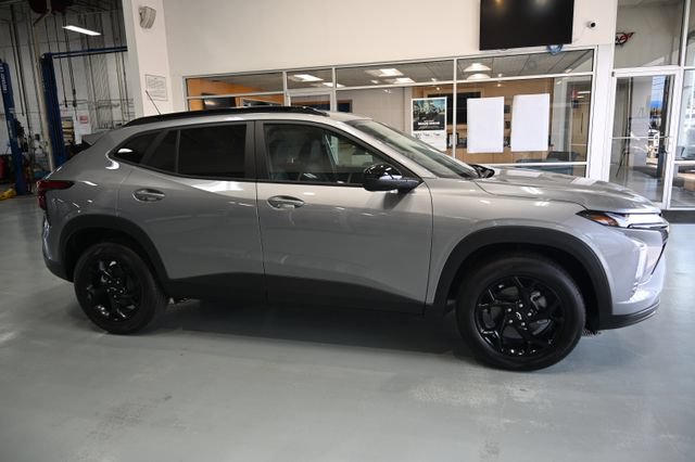 New 2026 Chevrolet Trax LT w/ Sunroof Package FWD image 4