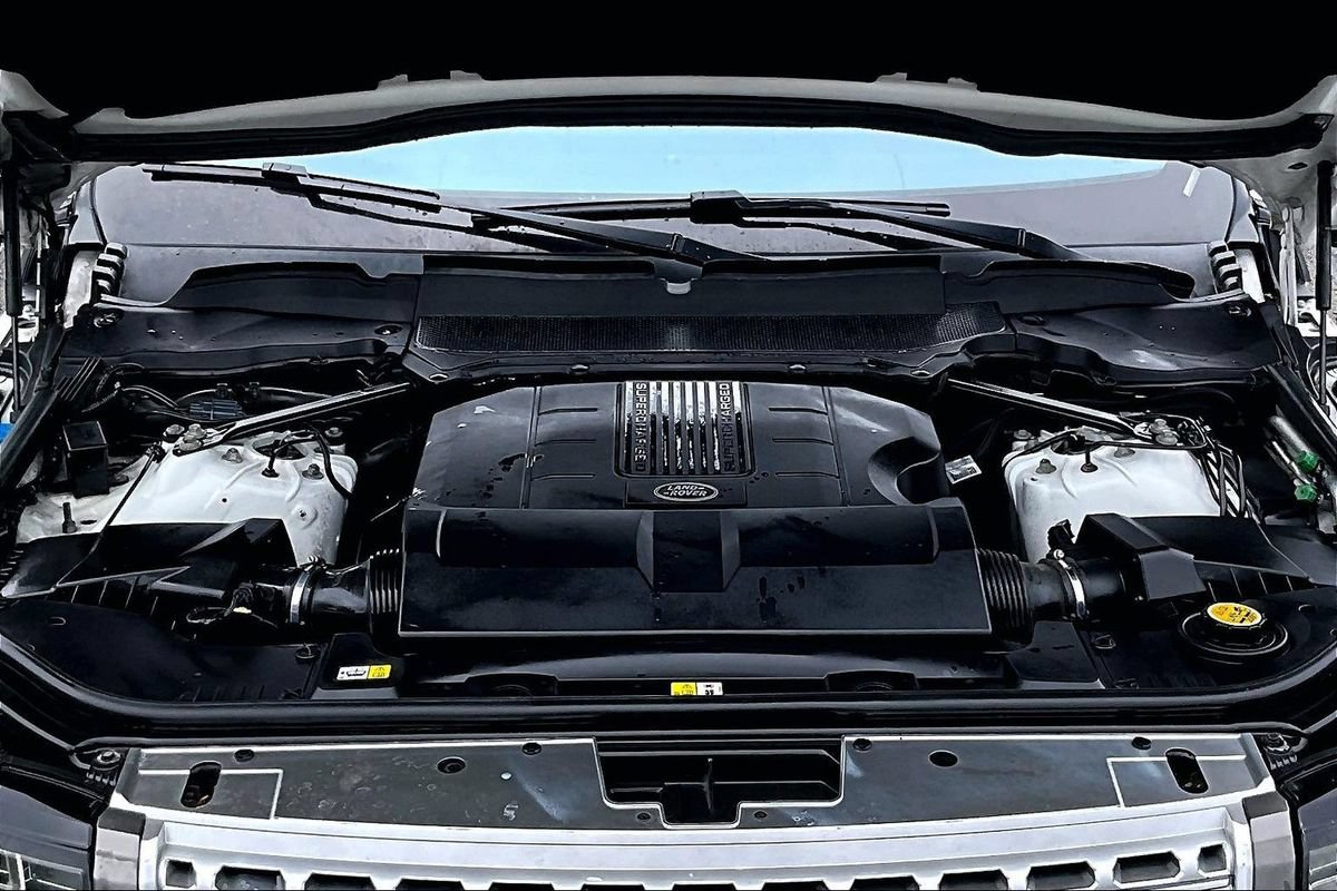 Used 2017 Land Rover Range Rover HSE AWD/4WD image 41