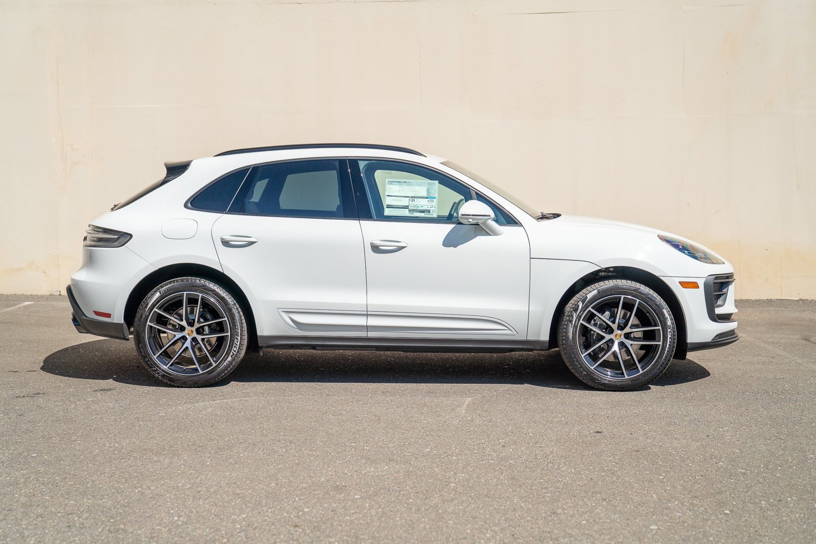 Certified 2025 Porsche Macan image 8