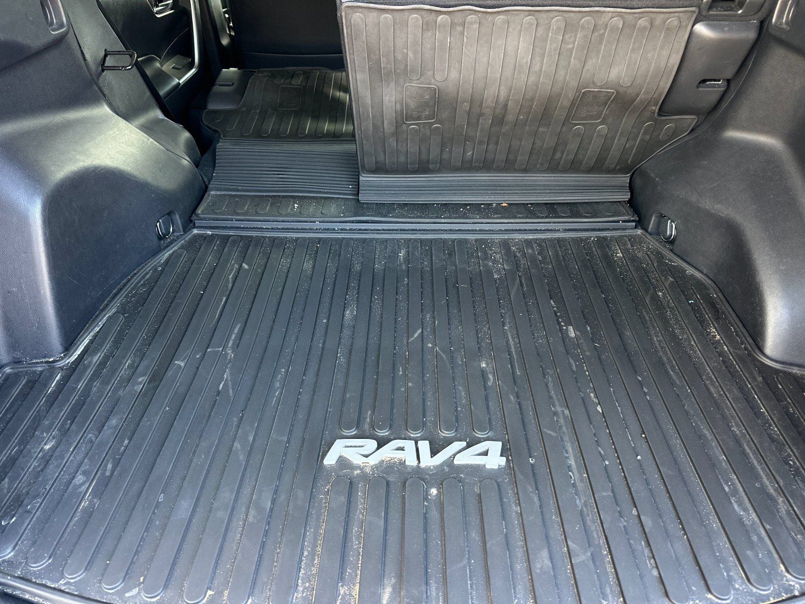 Used 2022 Toyota RAV4 XLE Premium AWD/4WD image 14