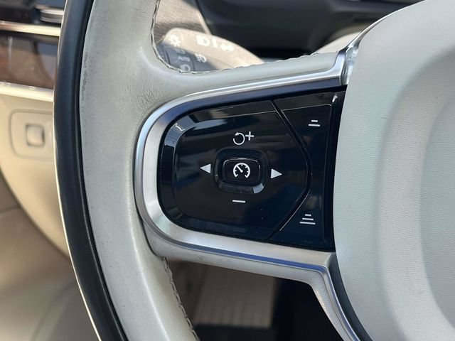 Used 2016 Volvo XC90 T6 Momentum w/ Momentum Plus Package AWD/4WD image 29