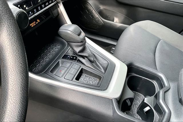 Used 2021 Toyota RAV4 LE image 13