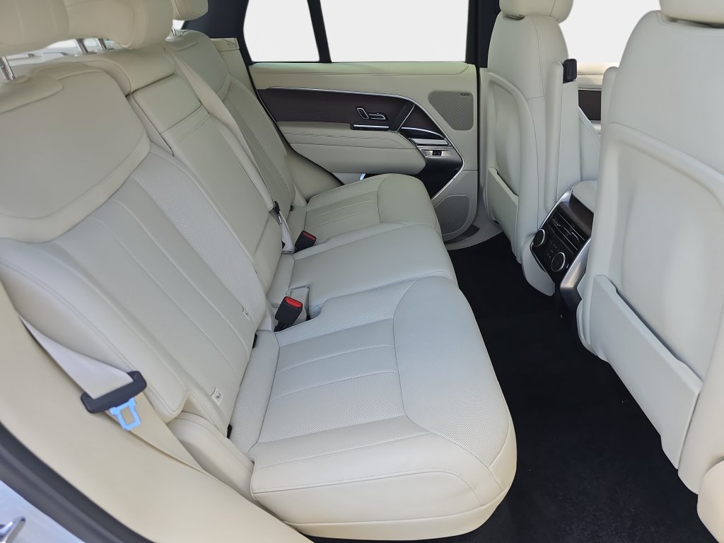Certified 2025 Land Rover Range Rover SE AWD/4WD image 11