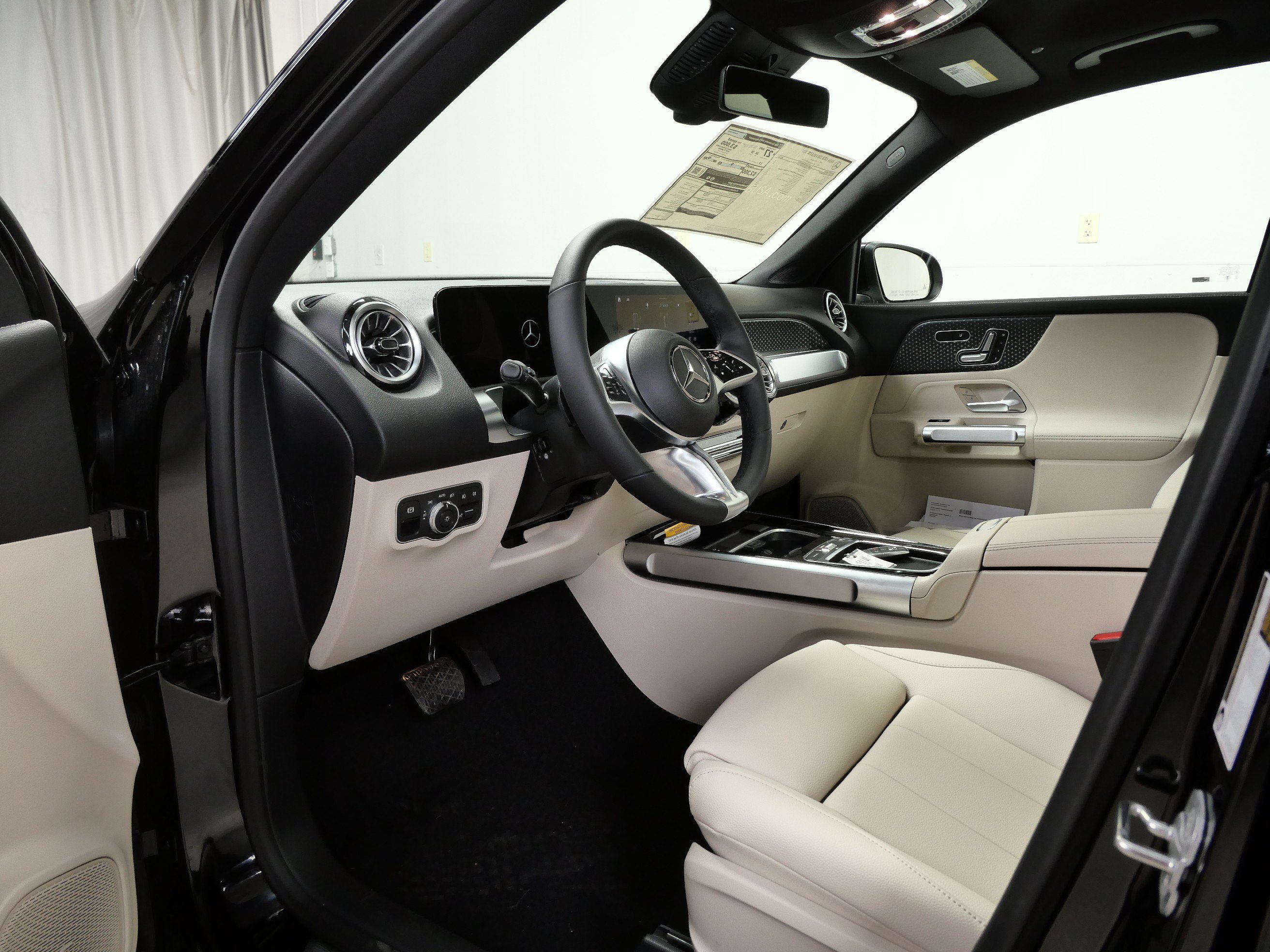 New 2026 Mercedes-Benz GLB 250 4MATIC image 7