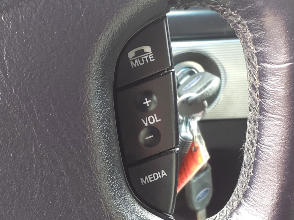 Used 2004 Ford Thunderbird Deluxe image 13