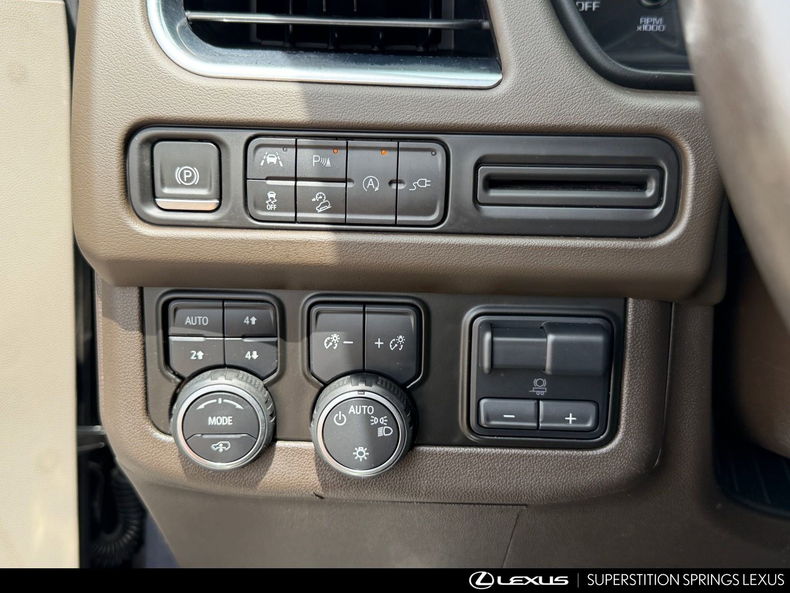 Used 2021 Chevrolet Tahoe Z71 w/ Z71 Off-Road Package image 19