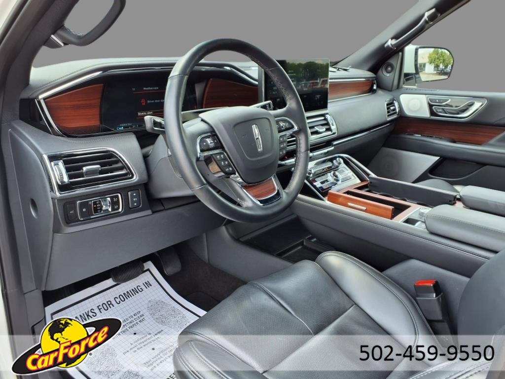 Used 2023 Lincoln Navigator Reserve image 4