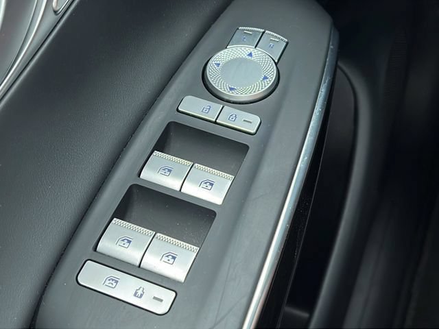 Used 2025 Genesis GV70 2.5T AWD/4WD image 18