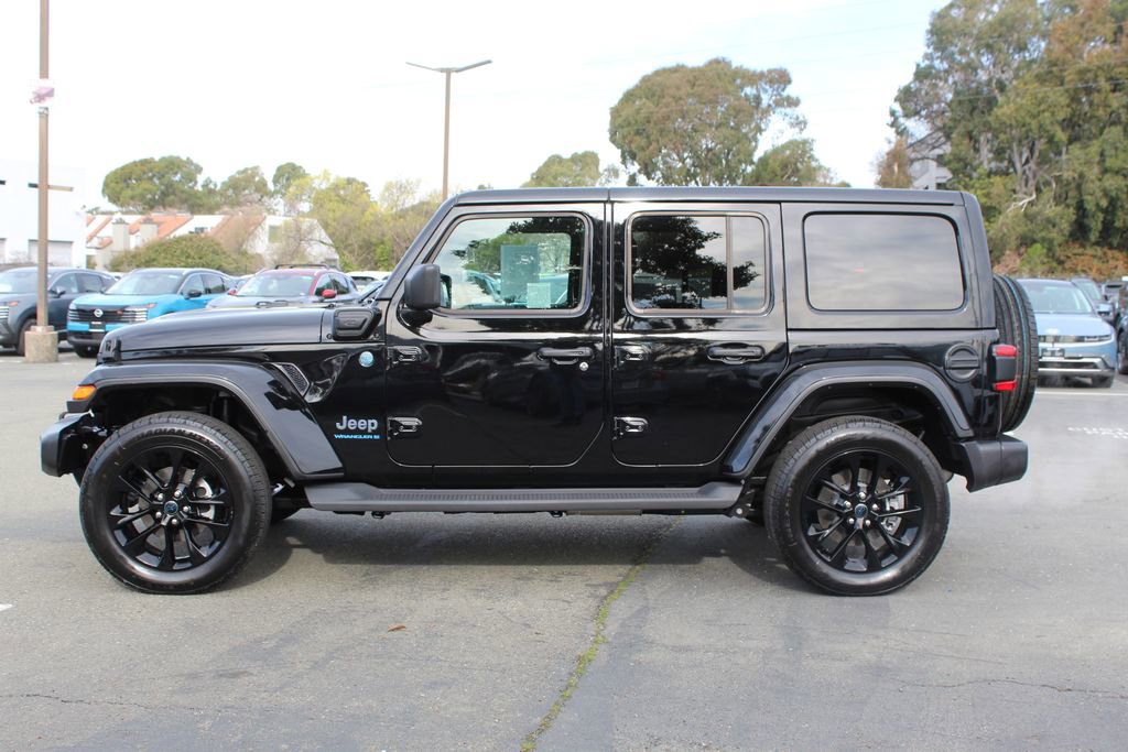 Used 2025 Jeep Wrangler Unlimited Sahara image 2
