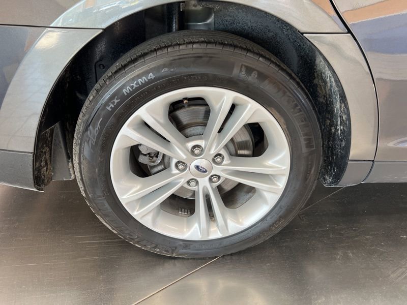 Used 2019 Ford Taurus SE FWD image 9