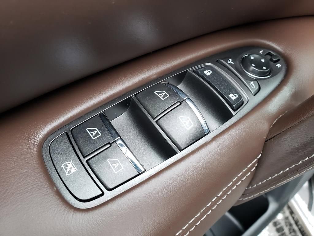 Used 2015 INFINITI QX80 4WD w/ Limited Package image 23