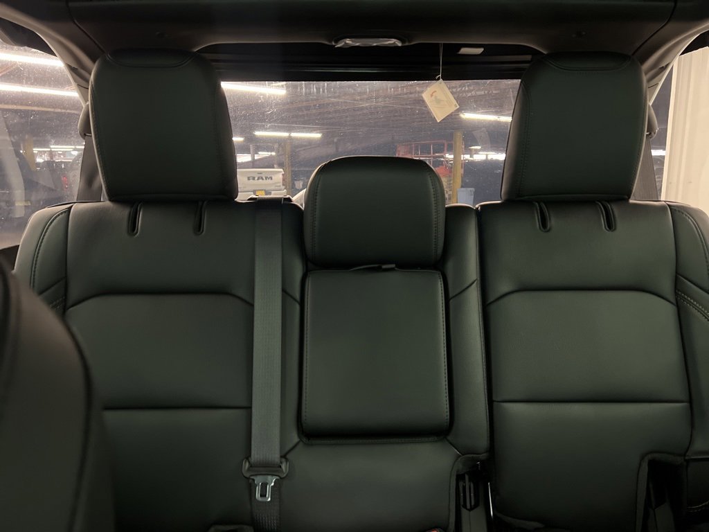 Used 2024 Jeep Wrangler Sahara image 22