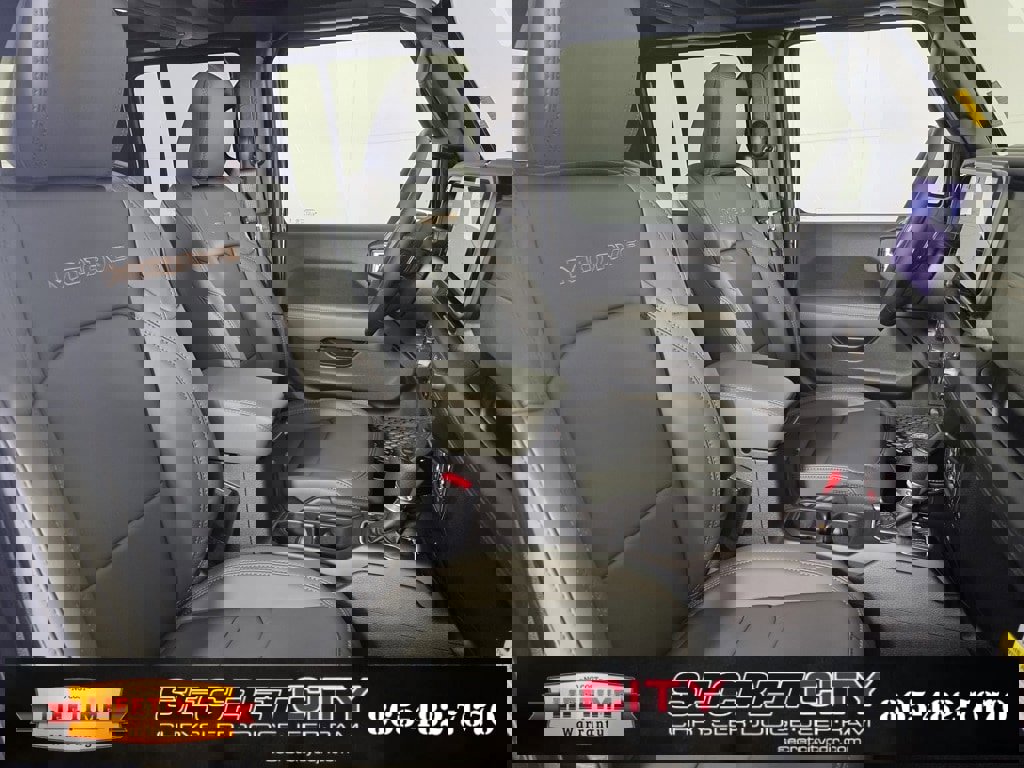 New 2025 Jeep Gladiator Mojave image 33