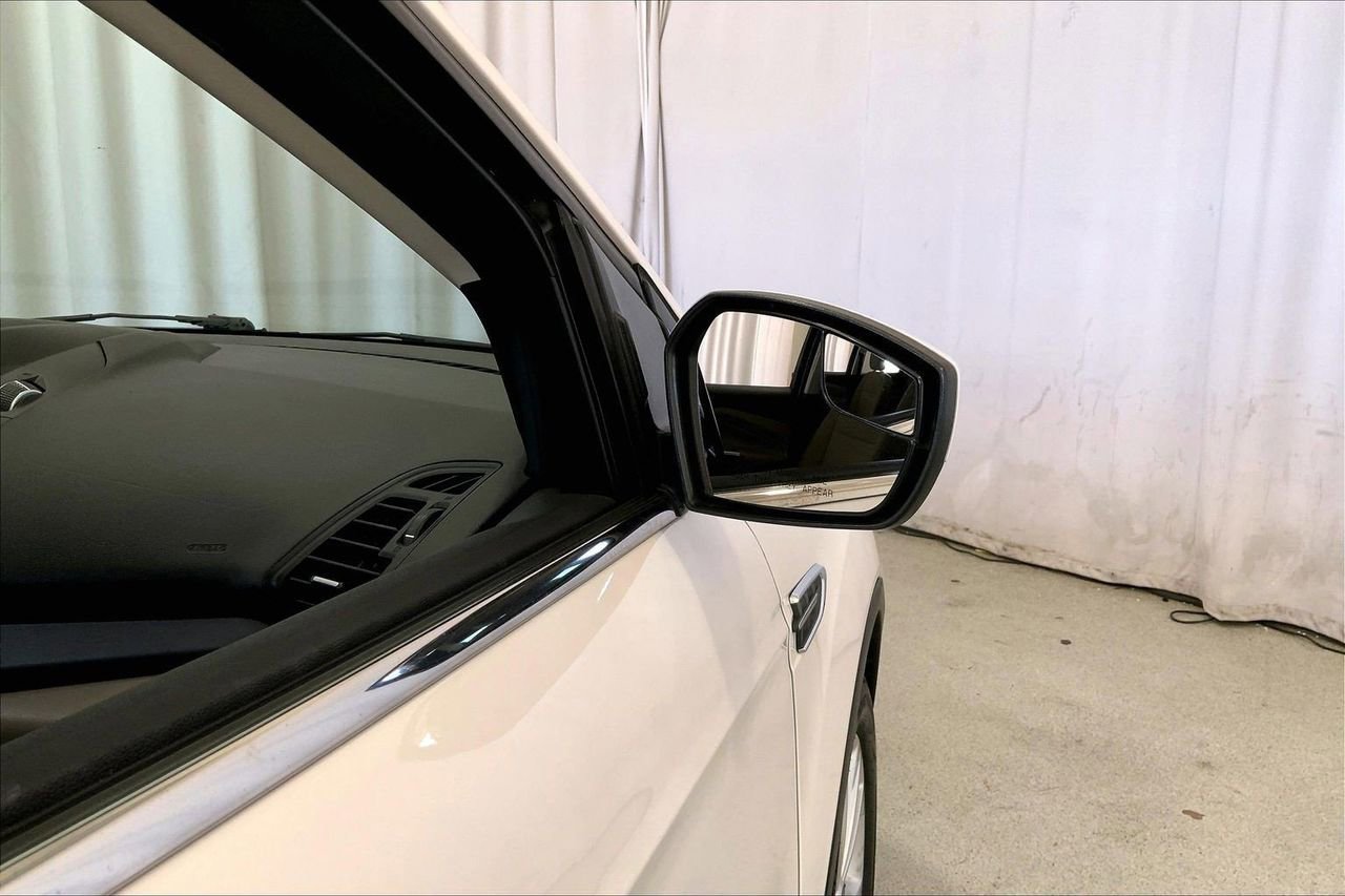 Used 2019 Ford Escape SE image 11