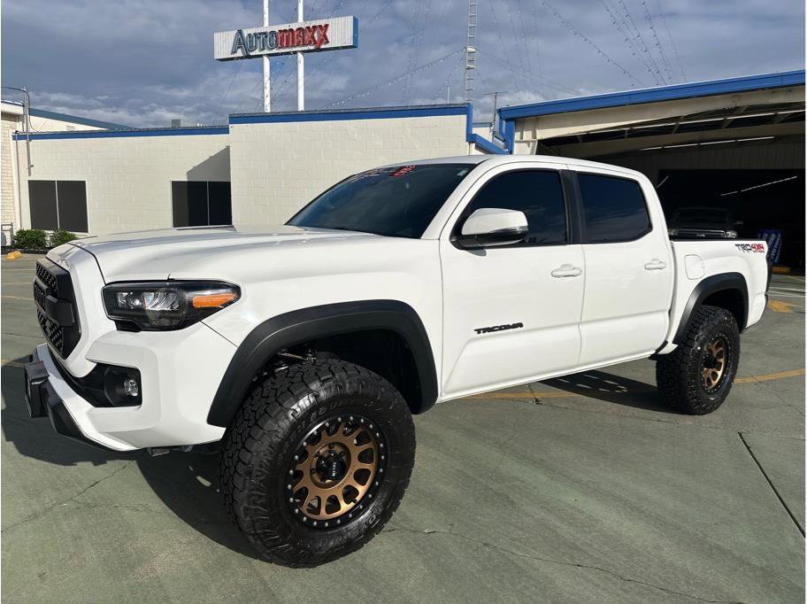 Used 2021 Toyota Tacoma TRD Off-Road image 1
