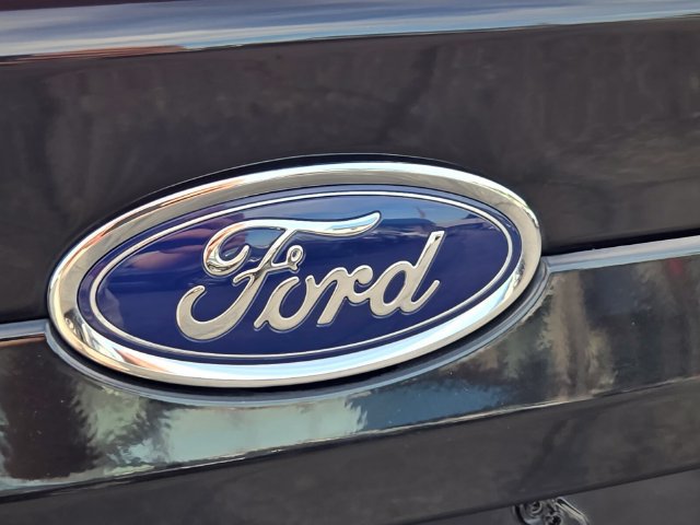 Used 2020 Ford Fusion SE w/ Equipment Group 151A FWD image 17