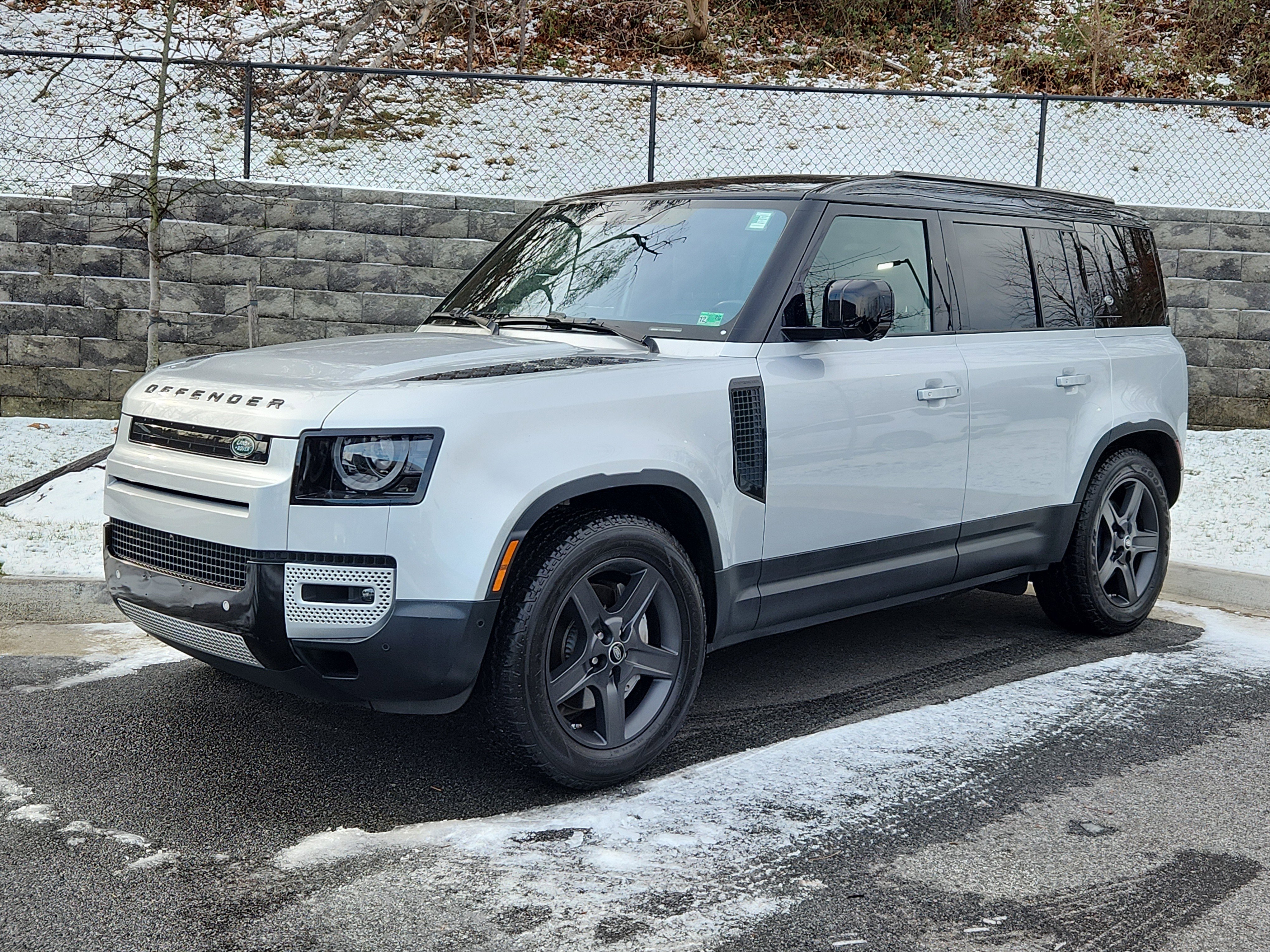 Used 2021 Land Rover Defender 110 SE image 1