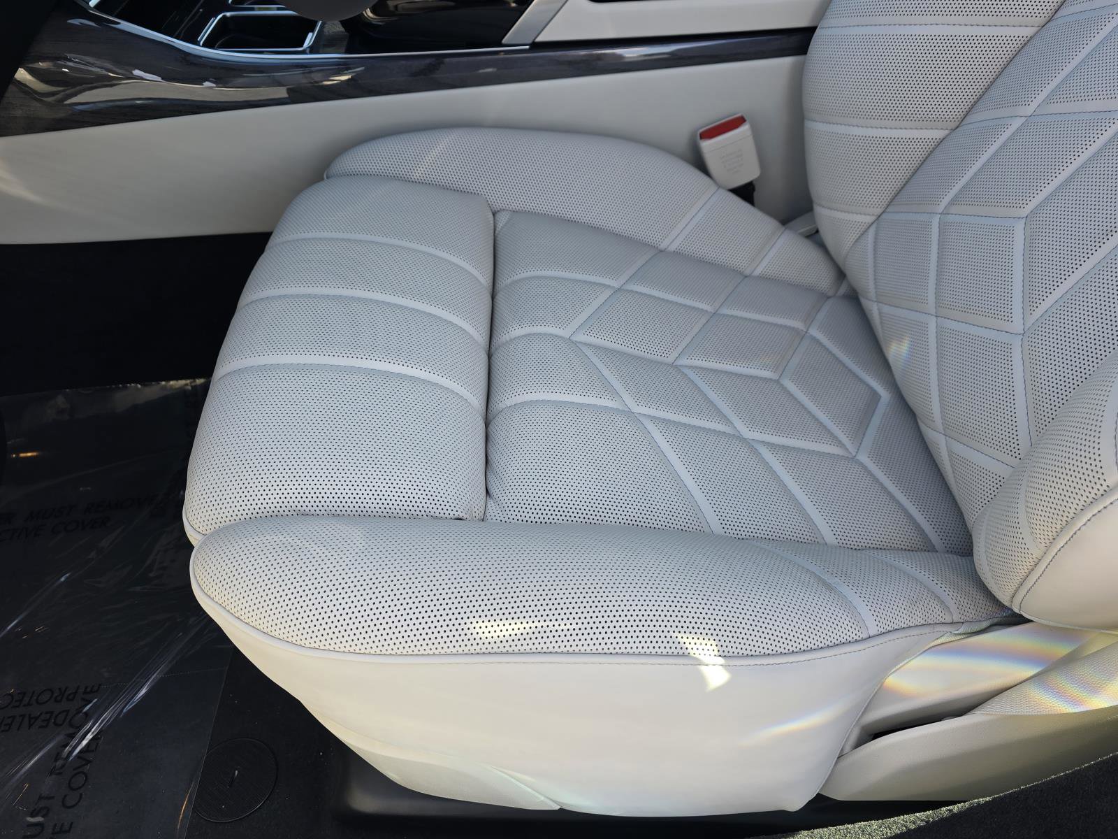 New 2026 BMW 750e xDrive image 20