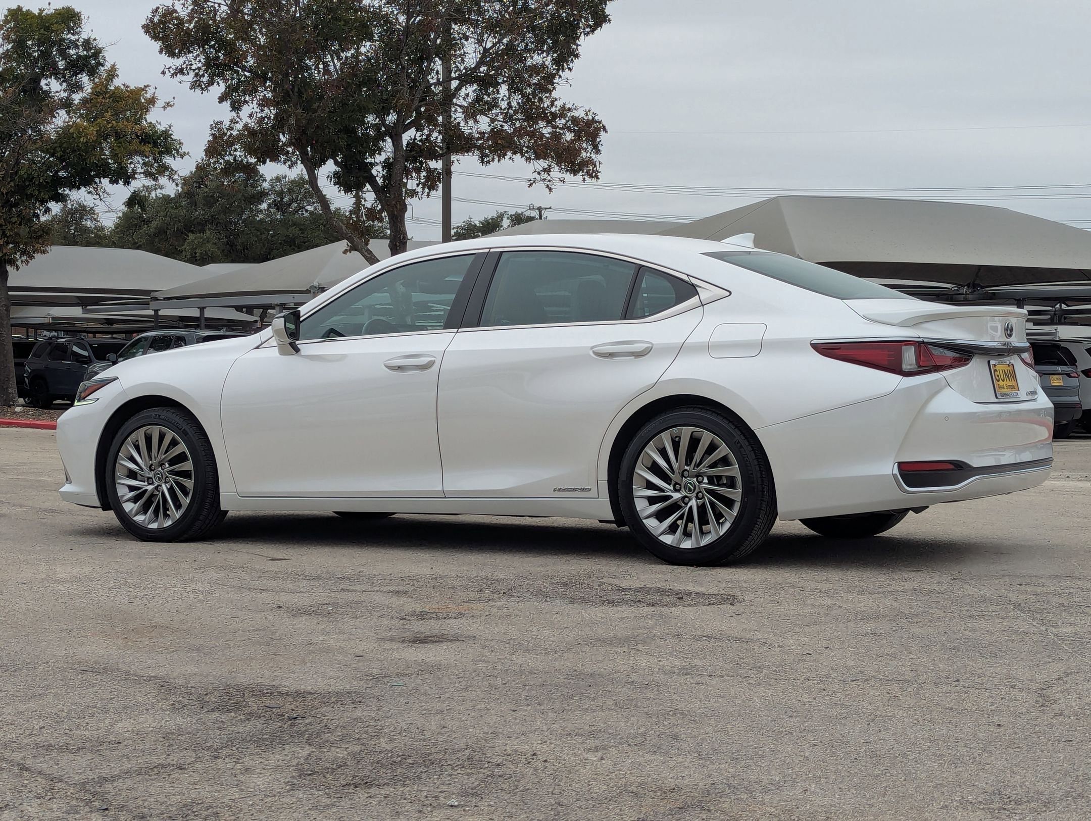 Used 2022 Lexus ES 300h Ultra Luxury image 6