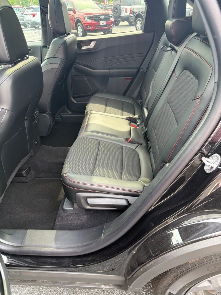 New 2025 Ford Escape ST-Line w/ Cold Weather Package FWD image 29