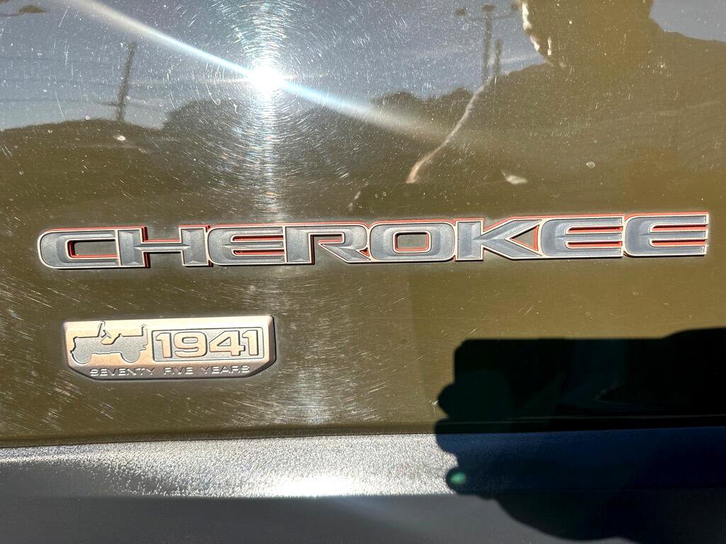 Used 2016 Jeep Cherokee 75th Anniversary image 18