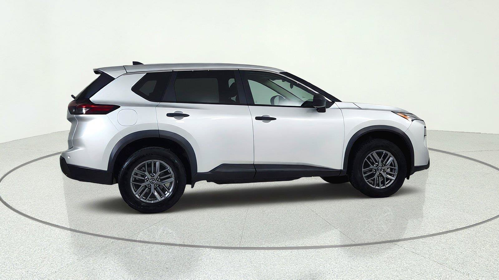 Used 2024 Nissan Rogue S AWD/4WD image 7