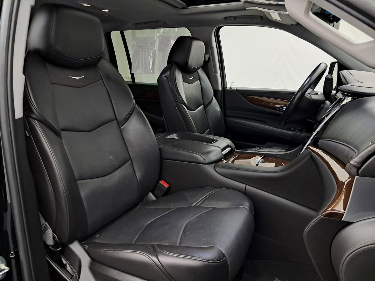 Used 2020 Cadillac Escalade ESV Luxury AWD/4WD image 34