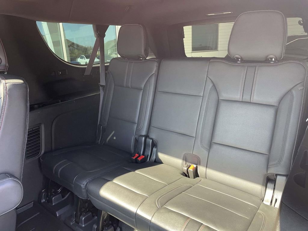 Used 2021 Chevrolet Suburban RST w/ Luxury Package image 13