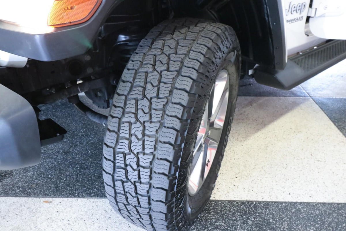 Used 2020 Jeep Wrangler Unlimited Sahara AWD/4WD image 9