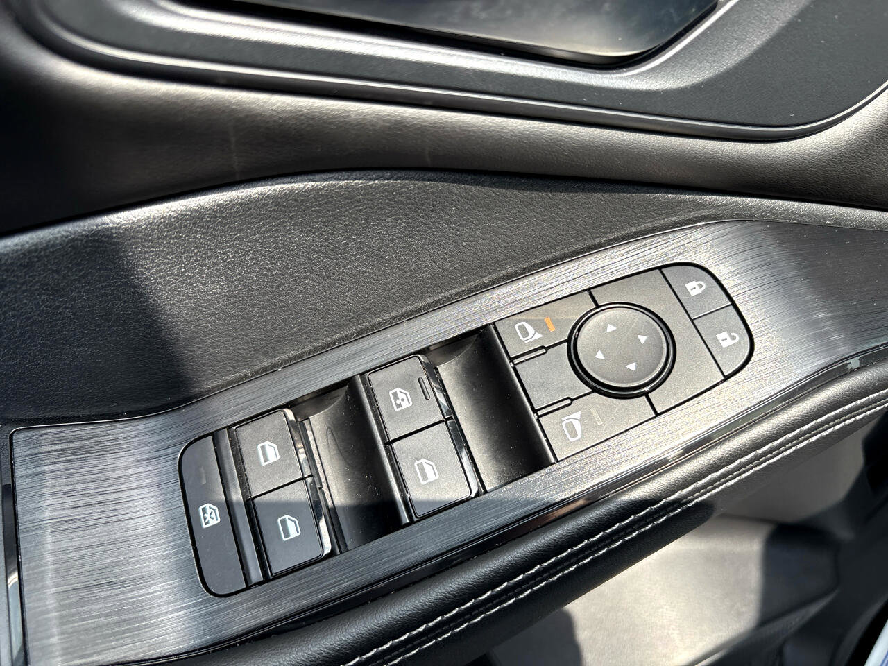 Used 2022 Nissan Rogue SV w/ SV Premium Package image 14