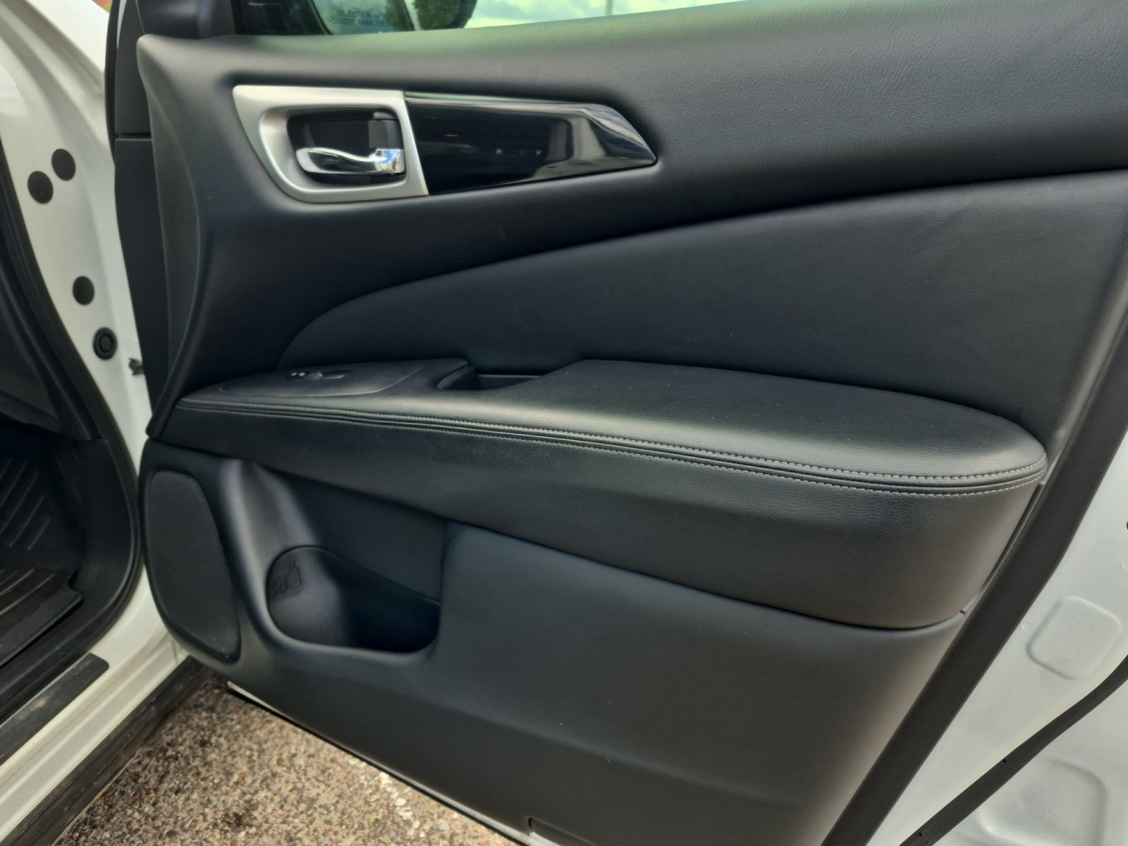 Used 2020 Nissan Pathfinder S FWD image 23