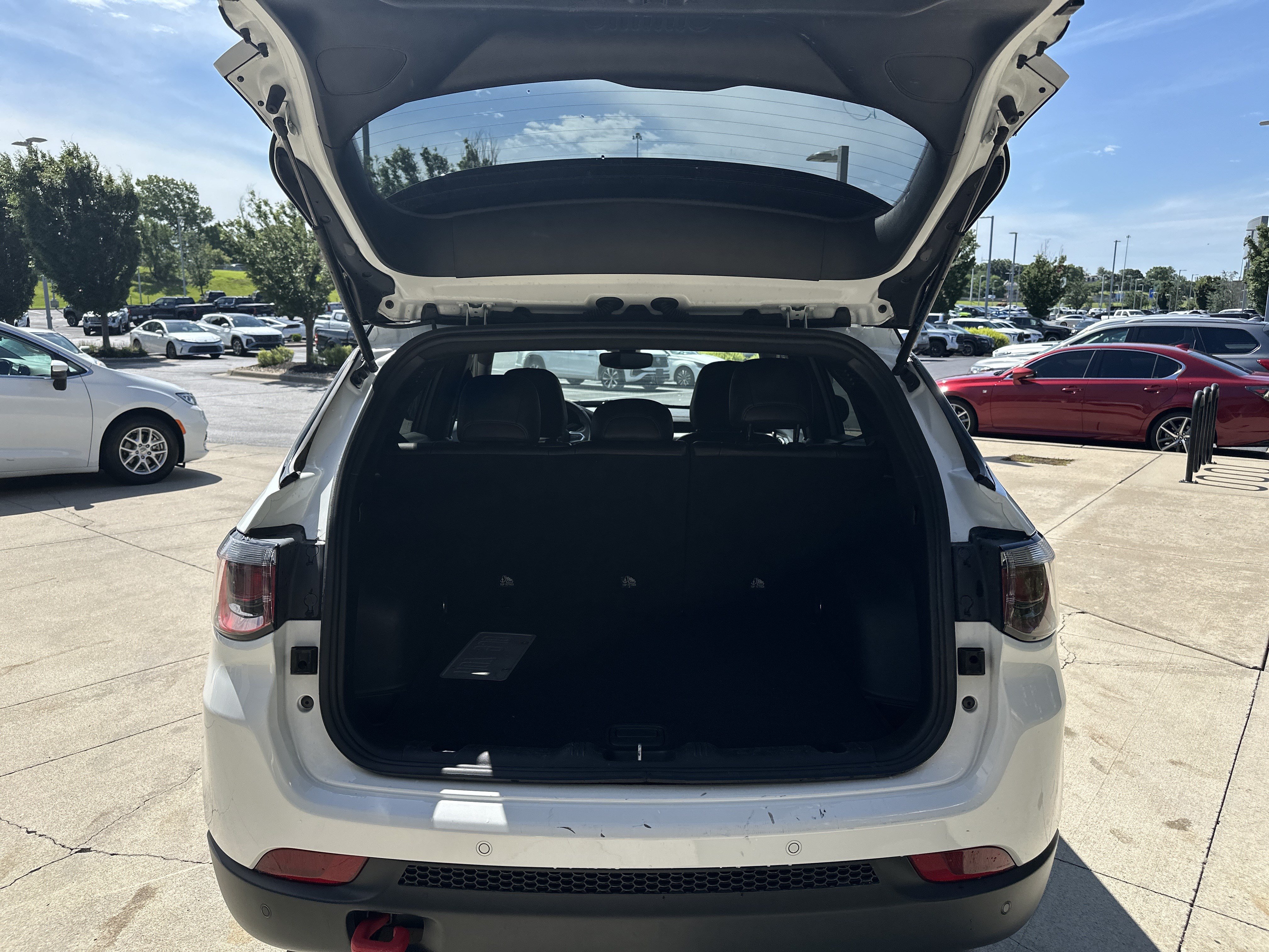 Used 2025 Jeep Compass Trailhawk AWD/4WD image 30