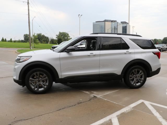 New 2026 Ford Explorer Active w/ Active Comfort Package AWD/4WD image 4