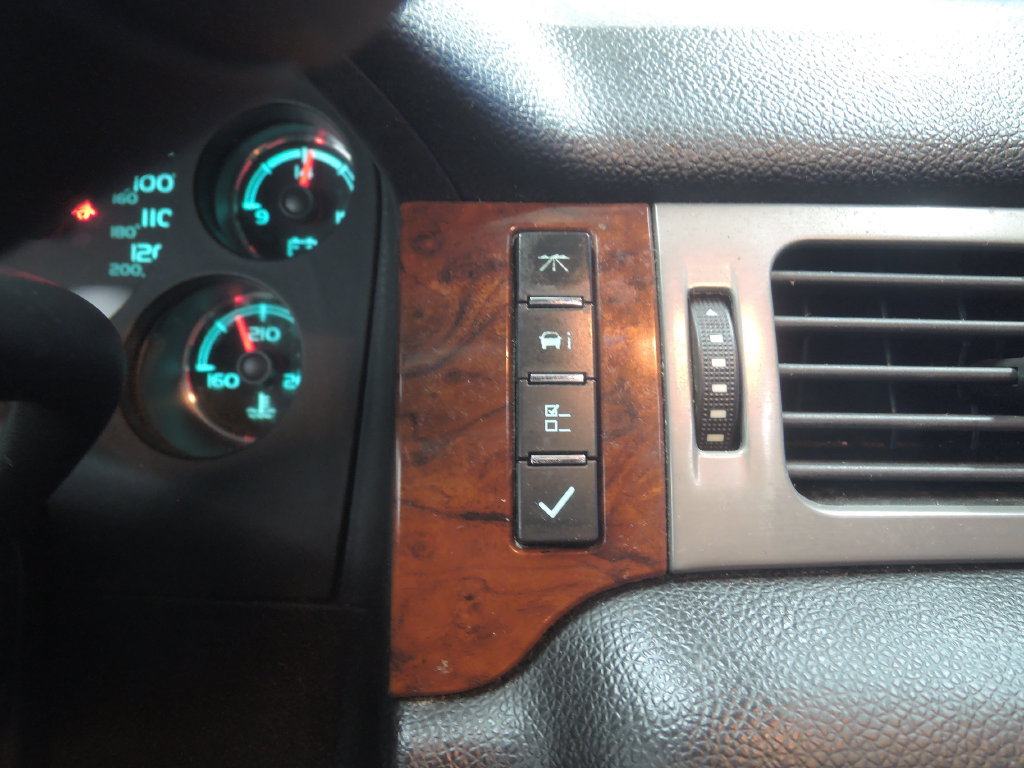 Used 2012 Chevrolet Suburban LTZ AWD/4WD image 21