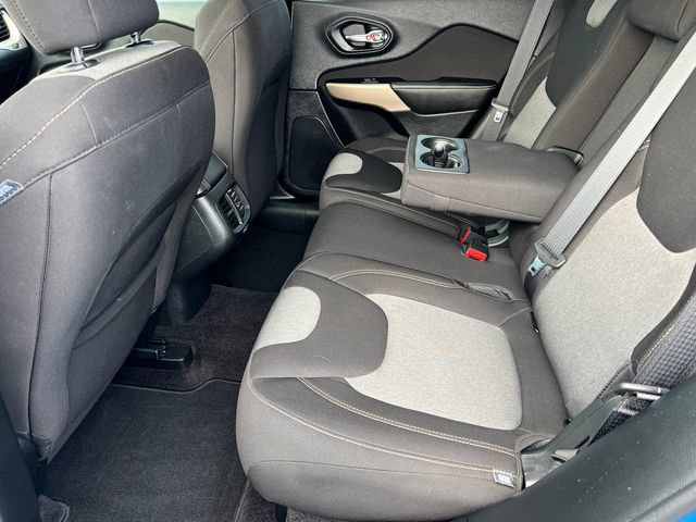 Used 2018 Jeep Cherokee Latitude w/ Altitude Package AWD/4WD image 24