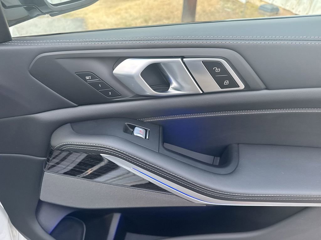 Used 2023 BMW X7 M60i image 33